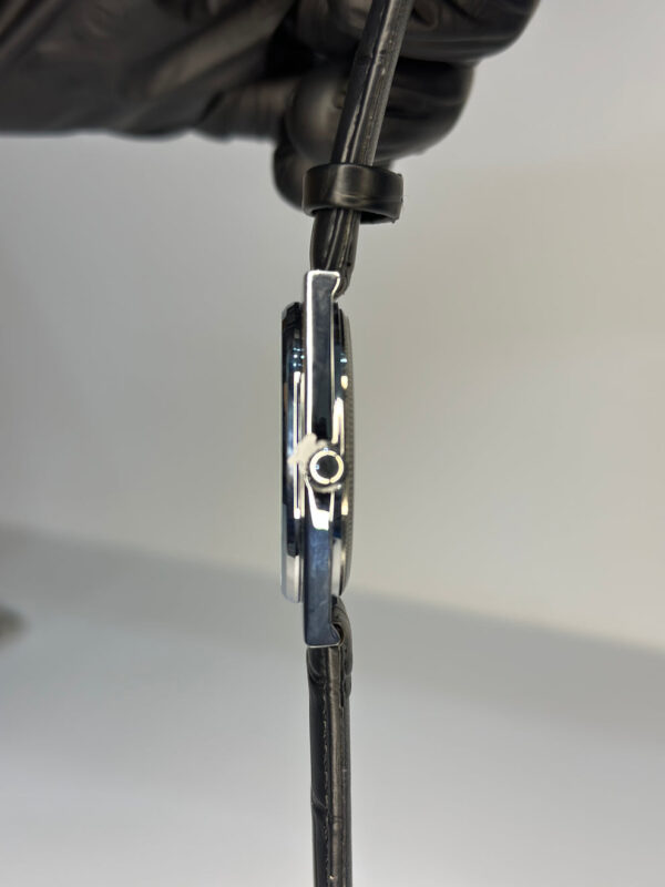 BLACK LEATHER STRAP ELEGANCE WATCH - Image 8