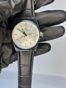 BLACK LEATHER STRAP ELEGANCE WATCH